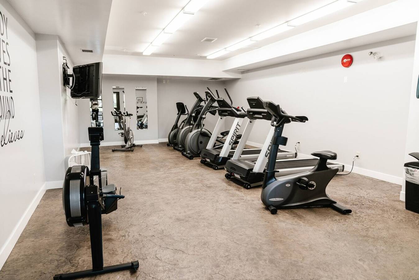 Ganze Wohnung, Lakefront, beachfront top floor condo w/pool! in West Kelowna, Crystal Mountain