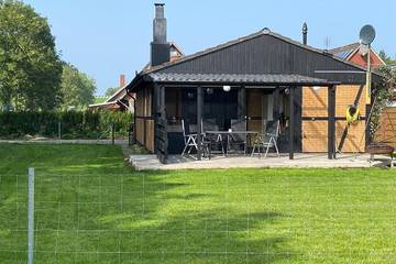 Ferienhaus für 4 Personen, mit Terrasse und Garten, mit Haustier in Jade
