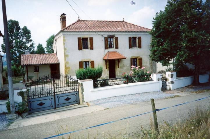 Gîte pour 6 personnes, avec Terrasse ainsi que Jardin et Vue