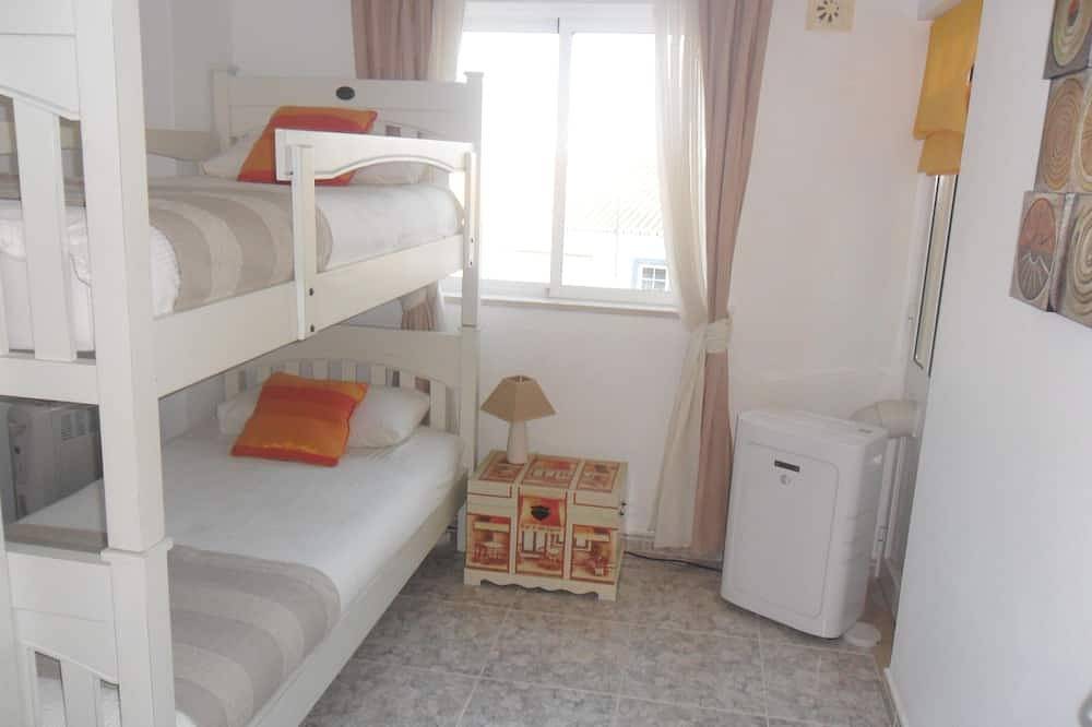 Villa mit privatem Pool, nahe am Strand, Restaurants, Bars und Geschäften. Free Wifi in Luz, Faro Distrikt