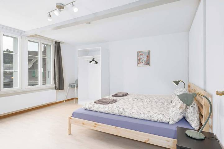 Ganze Wohnung, 3Br Spiez Center Apt, Parking & Balcony near Interlaken in Spiez, Thunersee