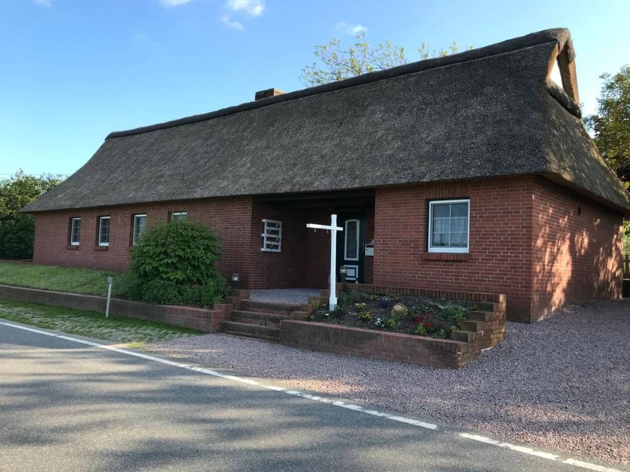 Gemütliches Reetdachhaus in Schleswig-Holstein in Neuendorf-Sachsenbande, Kreis Steinburg