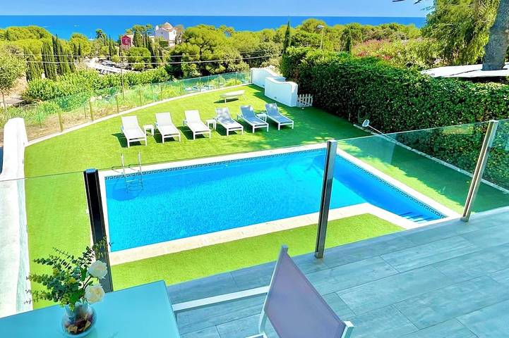 Villa for 10 people, with garden and balcony - 1