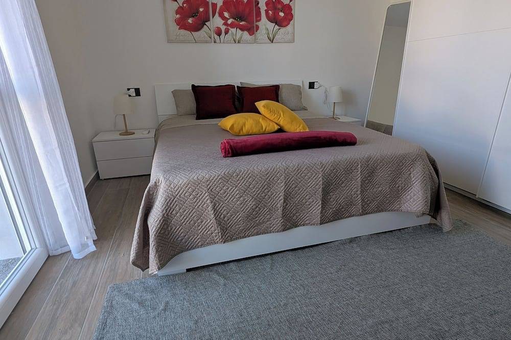 Entire apartment, Eleven Apartment. Cozy modern two-room apartment for up to 4 guests. in Novara, Novara Province