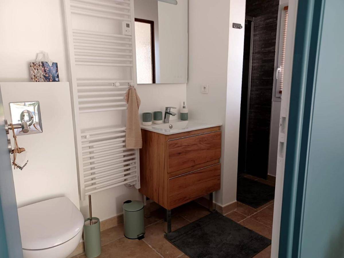 Double Room with Private Bathroom in Lauris, Parc naturel régional du Luberon
