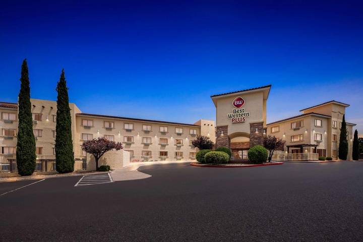 Hôtel pour 4 personnes, avec piscine ainsi que jacuzzi et terrasse
