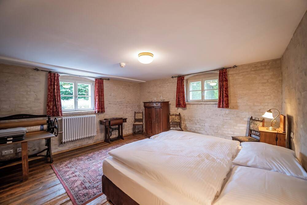 Ganze Wohnung, Ferienwohnung im Grünen gelegenen Gutshaus Lietzow nahe Berlin in Nauen, Havelland