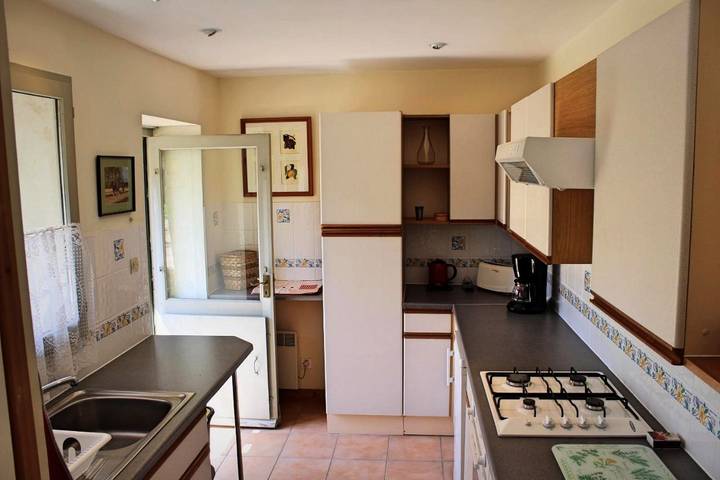 Location de vacances pour 6 personnes, avec piscine et jardin à Allonnes - 4
