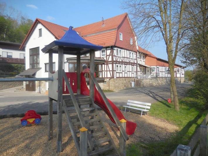 Gästehaus für 2 Personen, mit Balkon und Terrasse sowie Garten und Ausblick in Sontra