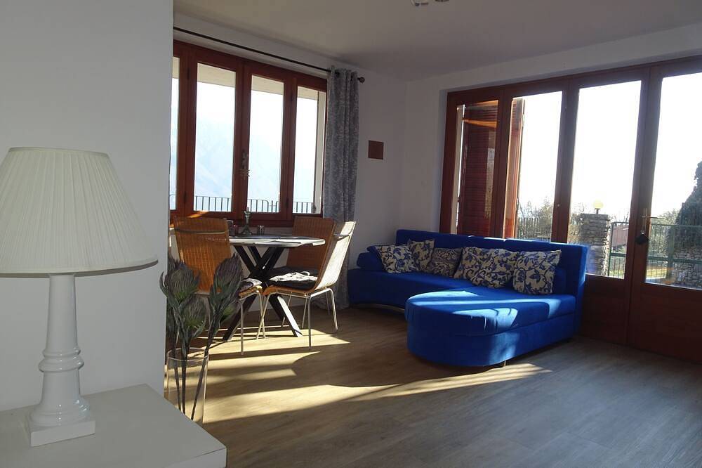Ganze Wohnung, Einzel Appartement in Villa ruhige Traumlage große Terrasse und Gartenanlage in Voltino, Tremosine