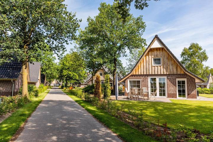 Ferienhaus für 5 Personen, mit Balkon/Terrasse und Terrasse sowie Garten