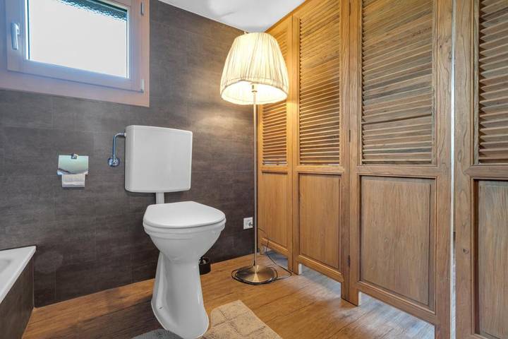 Gîte pour 6 personnes, avec Balcon et Terrasse ainsi que Jardin et Vue sur le lac à Spiez - 4