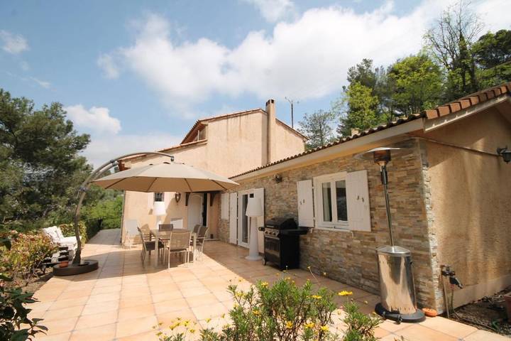 Villa pour 10 personnes, avec piscine ainsi que terrasse et jardin