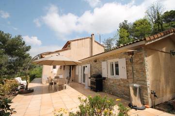 Cottage pour 10 personnes, avec terrasse ainsi que piscine et jardin à Colomars