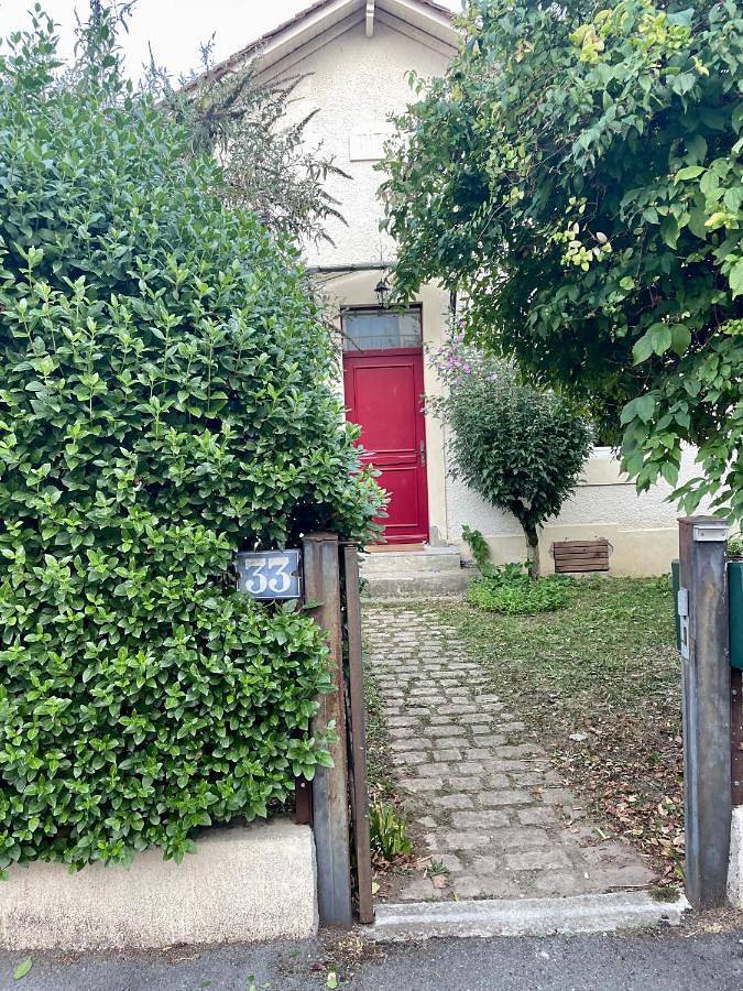 Double Room with Private Bathroom in Bergerac, Périgord Pourpre