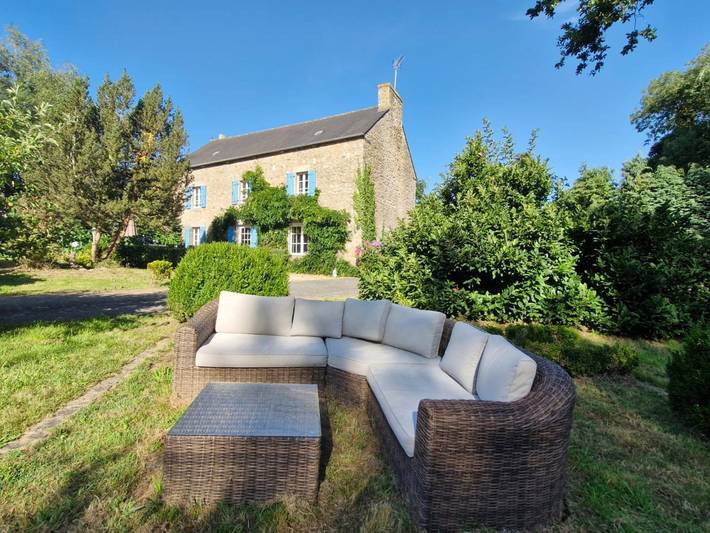 Gîte pour 8 personnes, avec Terrasse ainsi que Jardin et Vue à Plœuc-sur-Lié