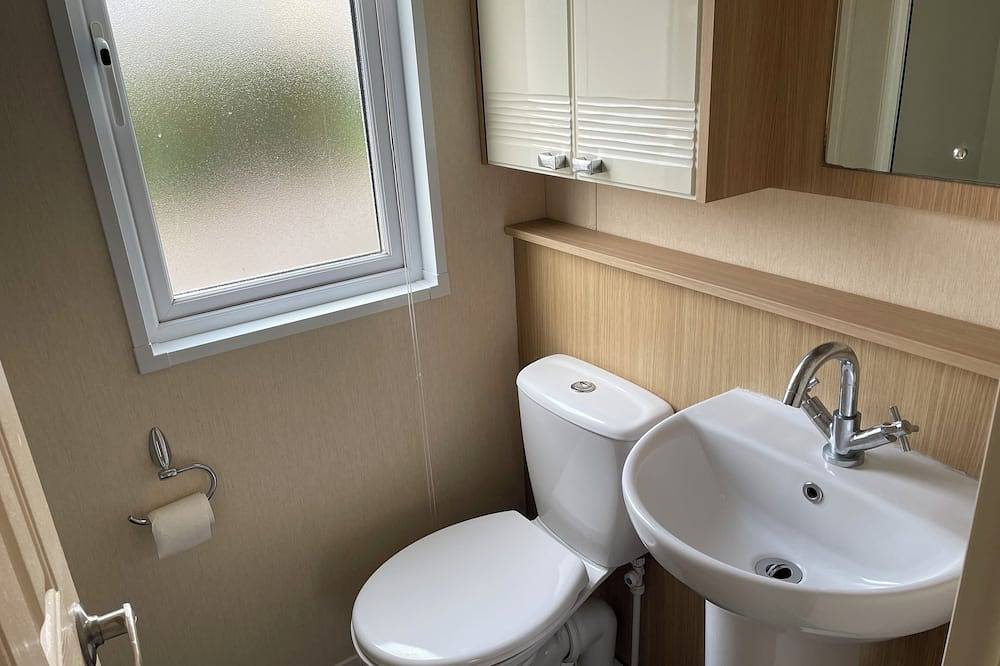 Larkspur lovely dog friendly caravan at Rockley Park, Poole Harbour, Dorset. in Poole, Poole Harbour
