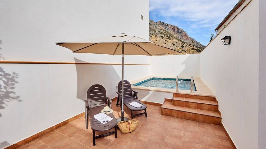 Casa rural para 8 personas, con balcón/terraza y piscina, Se admiten mascotas en Albanchez de Mágina