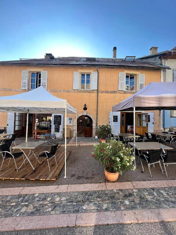 Location de vacances pour 2 personnes, avec vue et jardin, animaux acceptés à Mont-Dauphin - 2