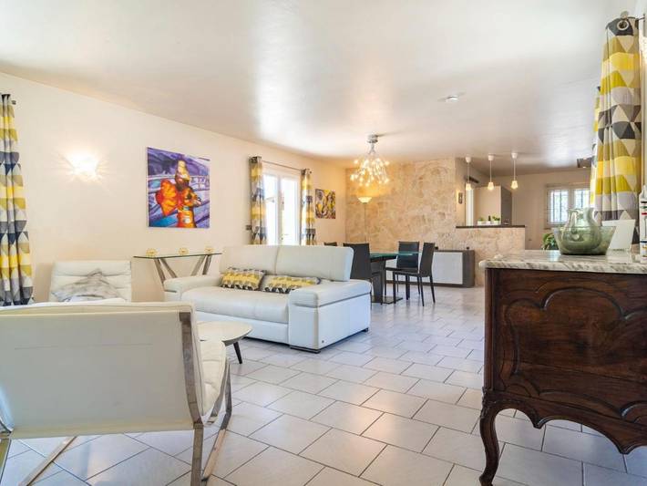 Location de vacances pour 8 personnes, avec terrasse et piscine à Rocbaron - 2