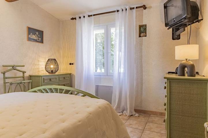 Location de vacances pour 6 personnes, avec jardin et piscine à Cucuron - 4