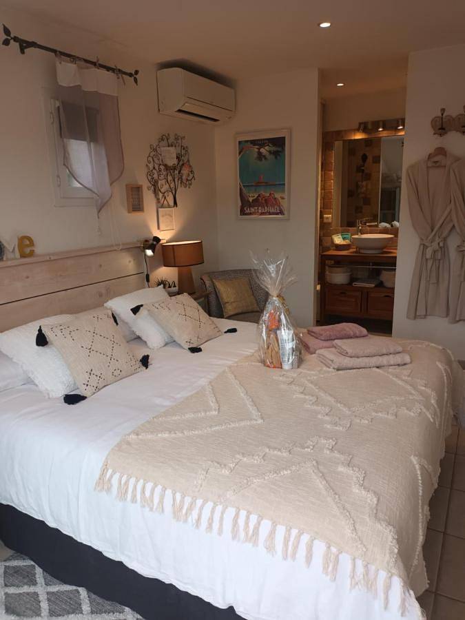 Chambre d’hôte pour 2 personnes, avec jardin et piscine à Fréjus - 3