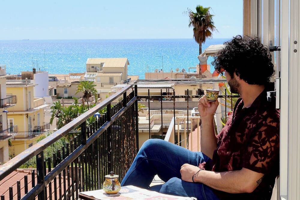 Appartamento intero, Historic Apartment with Sea View Balcony in Scicli, Provincia di Ragusa