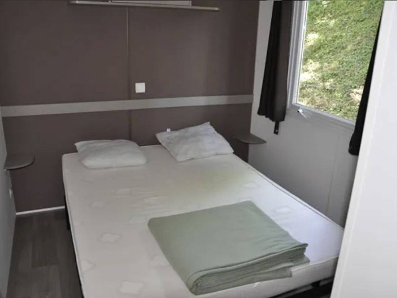 Mobil-home spacieux 8 pers. avec terrasse in Lavilledieu, Ardèche
