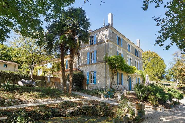 Casa Vacanze 'Les Mirandes - Le Beauregard' con Terrazza Privata, Giardino Privato e Wi-Fi in Montmoreau-Saint-Cybard, Charente