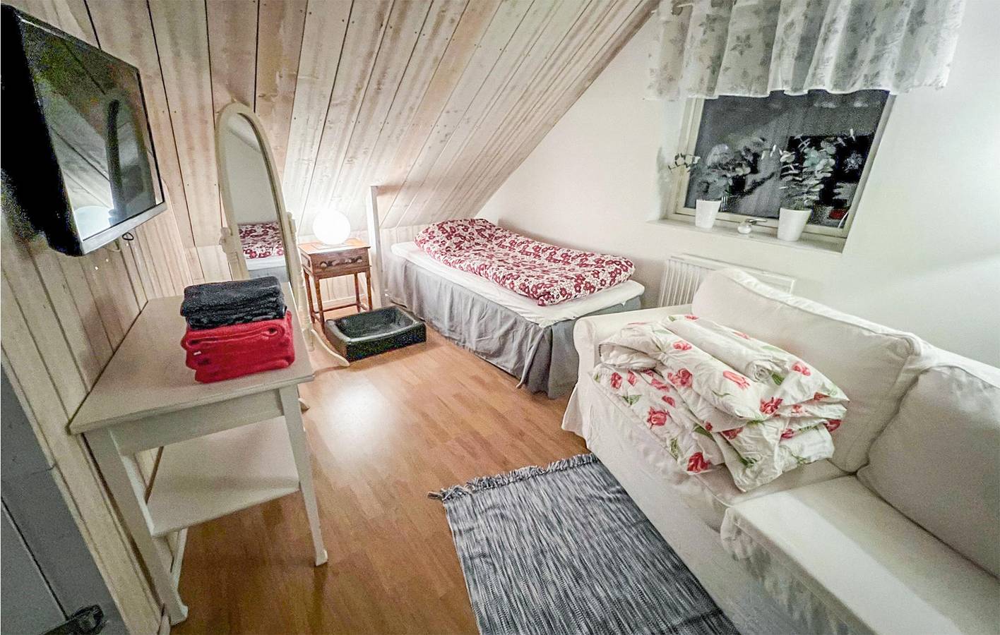 Hel semesterlägenhet, Lägenhet för 4 Personer med trädgård in Öskarshamn