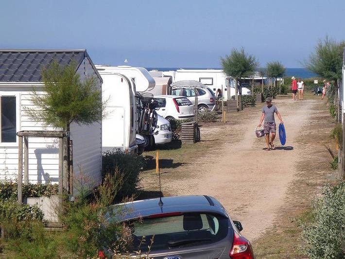 Camping für 4 Personen, mit Terrasse in Vendays-Montalivet