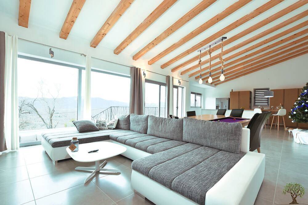Freistehende Villa am Berg neben dem Fluss Cetina, 24/7 Concierge-Service in Dalmatinisches Zagora