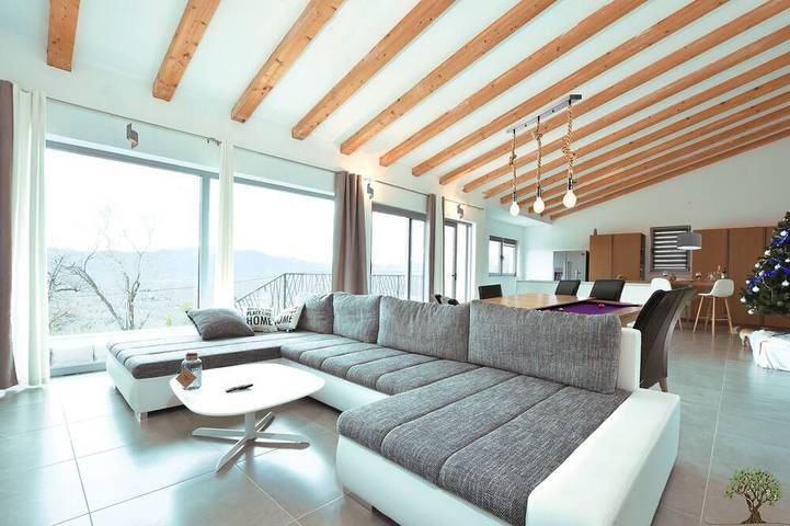 Freistehende Villa am Berg neben dem Fluss Cetina, 24/7 Concierge-Service in Dalmatinisches Zagora