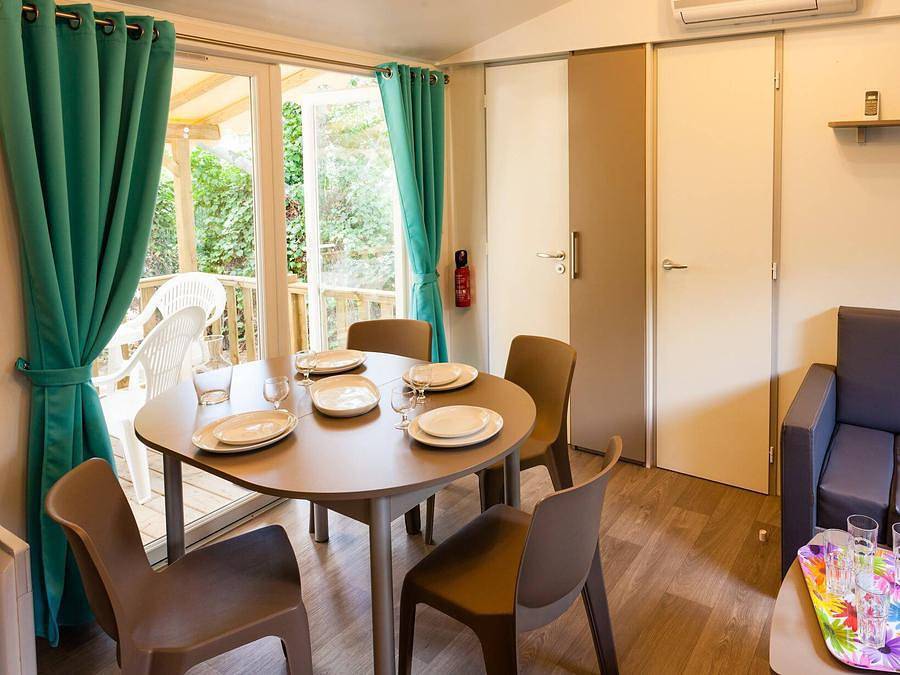 Camping Bella Terra - Stacaravan 4 personen - Mobile-home | Comfort | 2 Slaapkamers | 4 Pers. | Verhoogd terras | Airconditioning. in Els Pins Blanes, Blanes