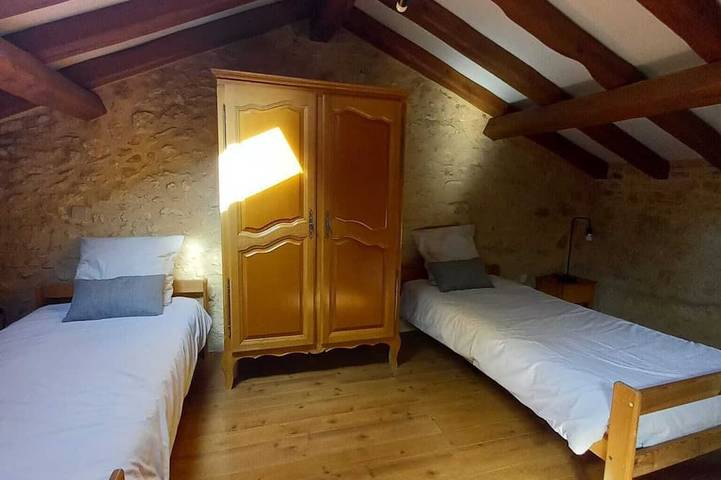 Location de vacances pour 6 personnes, avec terrasse ainsi que piscine et jardin à Sainte-Foy-de-Longas - 3