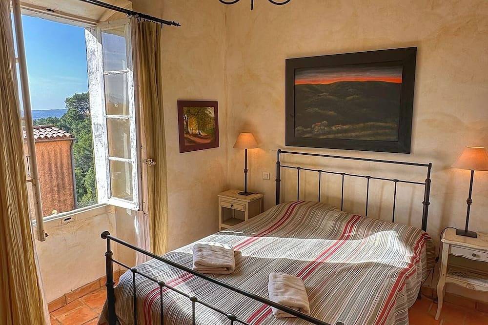 Les Trois Terrasses - A Memorable Vacation In A Charming Village House in Roussillon, Parc naturel régional du Luberon