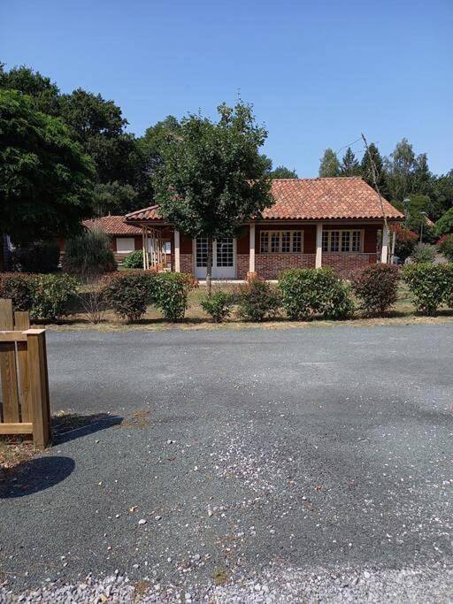 Gîte pour 4 personnes, avec jardin et piscine à Azur - 2