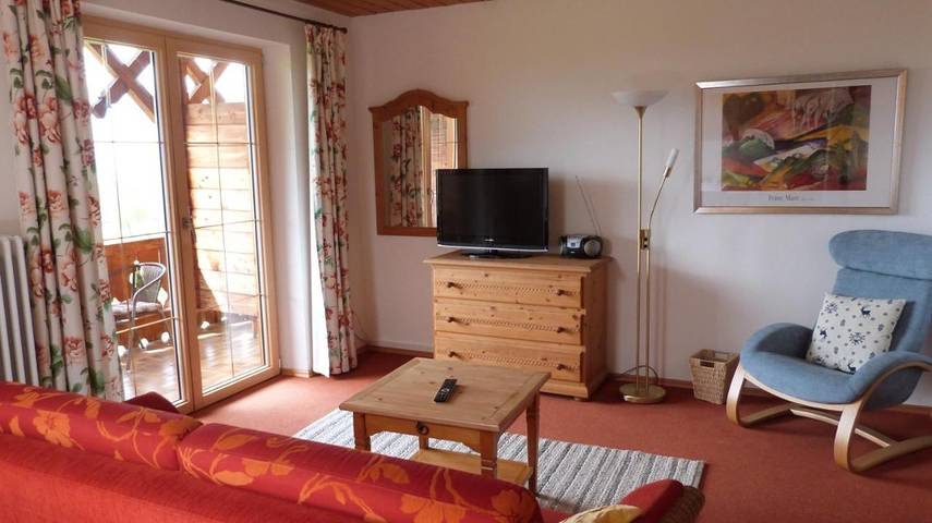 Ferienwohnung für 3 Personen, mit Balkon und Terrasse sowie Garten und Sauna in Murnau am Staffelsee - 2