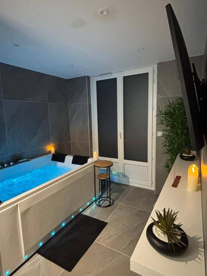 Gîte pour 2 personnes, avec balcon et jacuzzi à Échirolles - 4