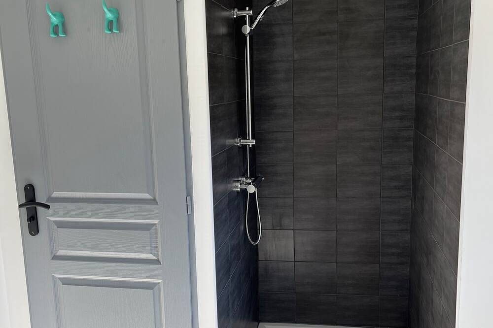 Appartement entier, Appartement neuf avec une déco soignée idéalement situé pour découvrir l’Ardèche in Saint-Didier-sous-Aubenas, Ardèche