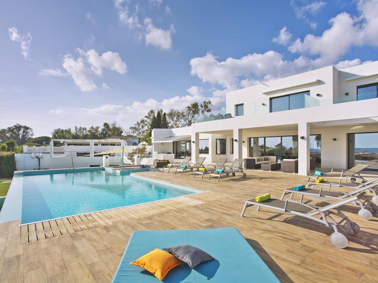 Extravagant 8 Bdrm Villa In Marbella, Beachside ✔ in Marbella East, Marbella