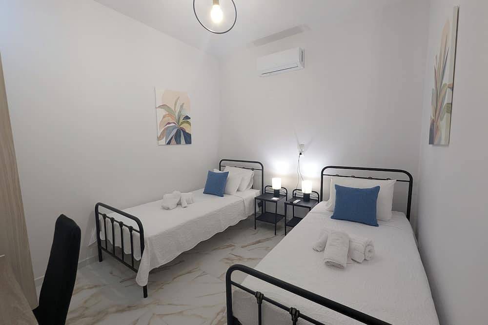 Geheel appartement, Casa Marouli. Two bedroom apt - 5 minutes to the beach in Agia Galini, Rethymno en omgeving