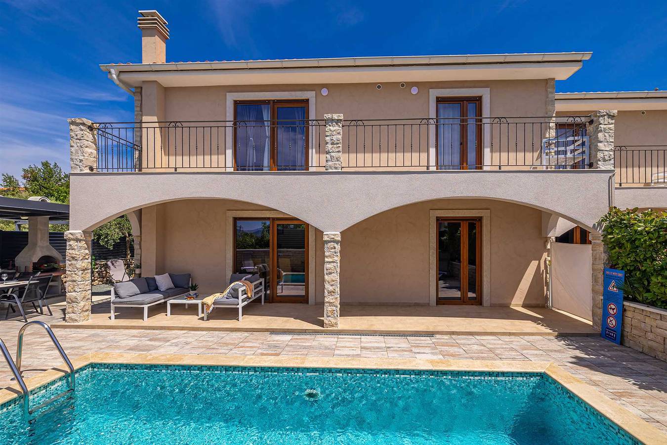 Entire apartment, Holiday house Dijana with pool in Linardici, Krk