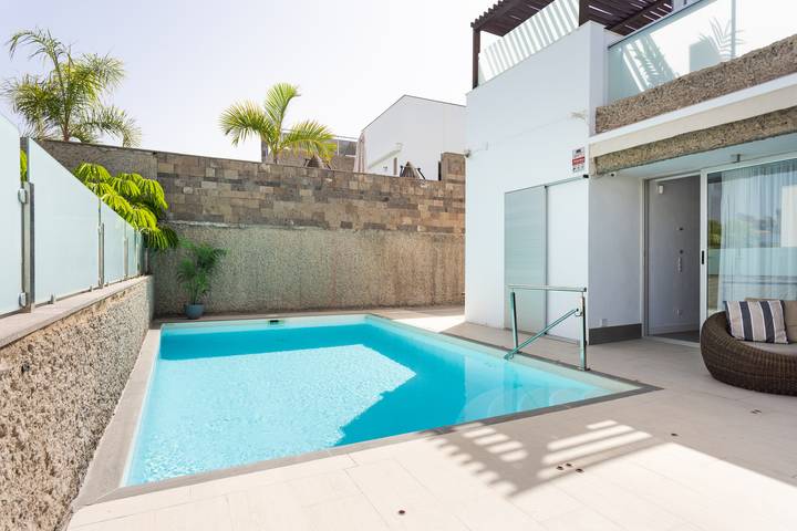 Luxury holiday home with heated pool, jacuzzi, Bbq in Playa El Duque in Playa del Duque, Adeje