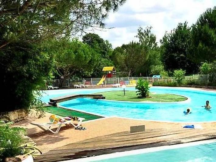 Camping pour 4 personnes, avec Terrasse