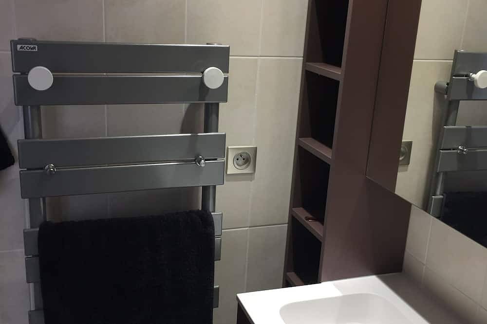 Ganze Wohnung, Beau T2 im Jahr 2017 renoviert. Volle Mitte, ruhig. Privater Parkplatz, Wifi. in Saint-Jean-de-Luz, Bayonne und Umgebung