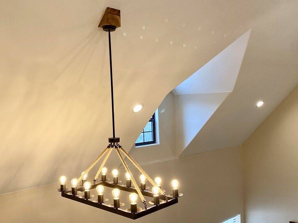 Luxury, Upscale Design, Screened Porch, Skylights, Vaulted, Near 2nd Crossing in Concan, Uvalde County