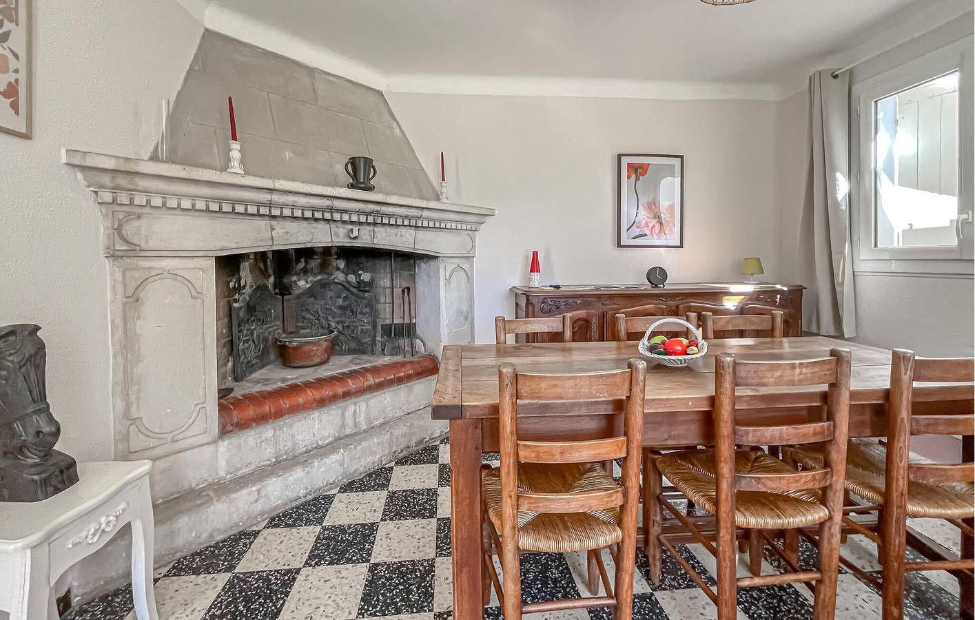Appartement moderne avec piscine, terrasse et WiFi près de Fontvieille in Fontvieille, Région d'Arles