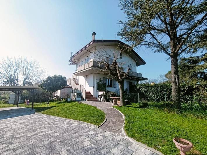 Maison de vacances pour 8 personnes, avec Balcon et Terrasse ainsi que Jardin et Vue à San Giovanni in Marignano