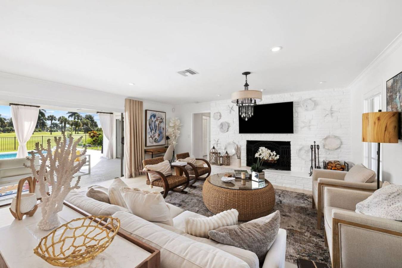 Luxury Beach House with Golf Course View in Moorings, Naples (FL)